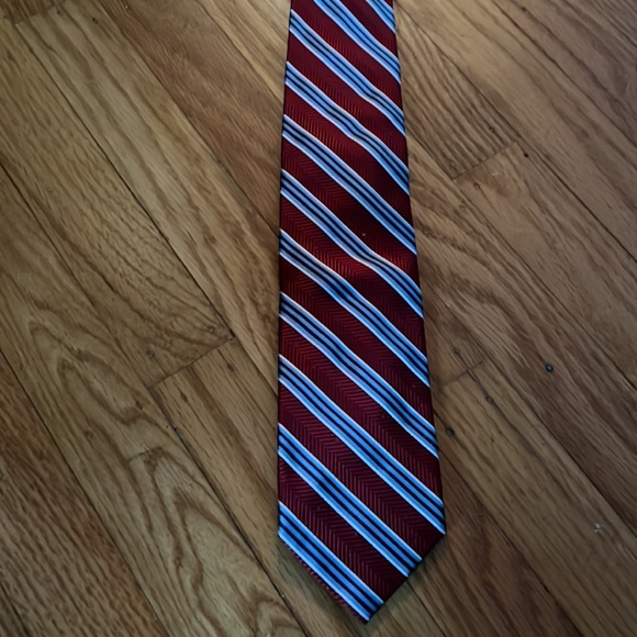 Jos. A. Bank 100% Silk Patriotic Tie from the Signature Collection - Picture 2 of 2